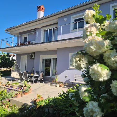 Vito & Maria Eco Friendly Apartment *